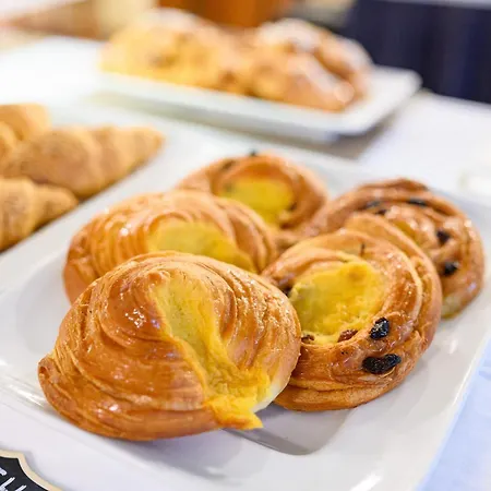 Отель De Paris 3*