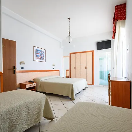 De Paris Hotel 3*